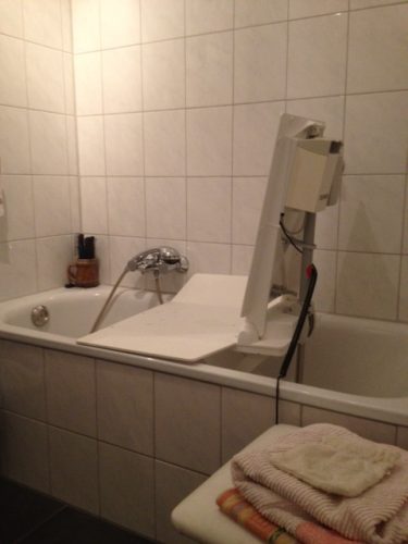 Lift Badewanne in der Demenzwohngruppe und Demenzwohngemeinschaft Herten Kaiserst